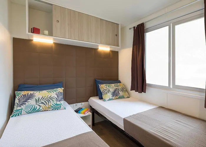 Gebetsroither - Village Capitol Acampamento 4*